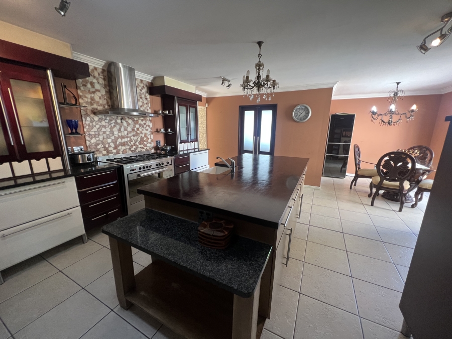 5 Bedroom Property for Sale in Vincent Heights Eastern Cape